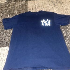Mens Large Yankees t-shirt